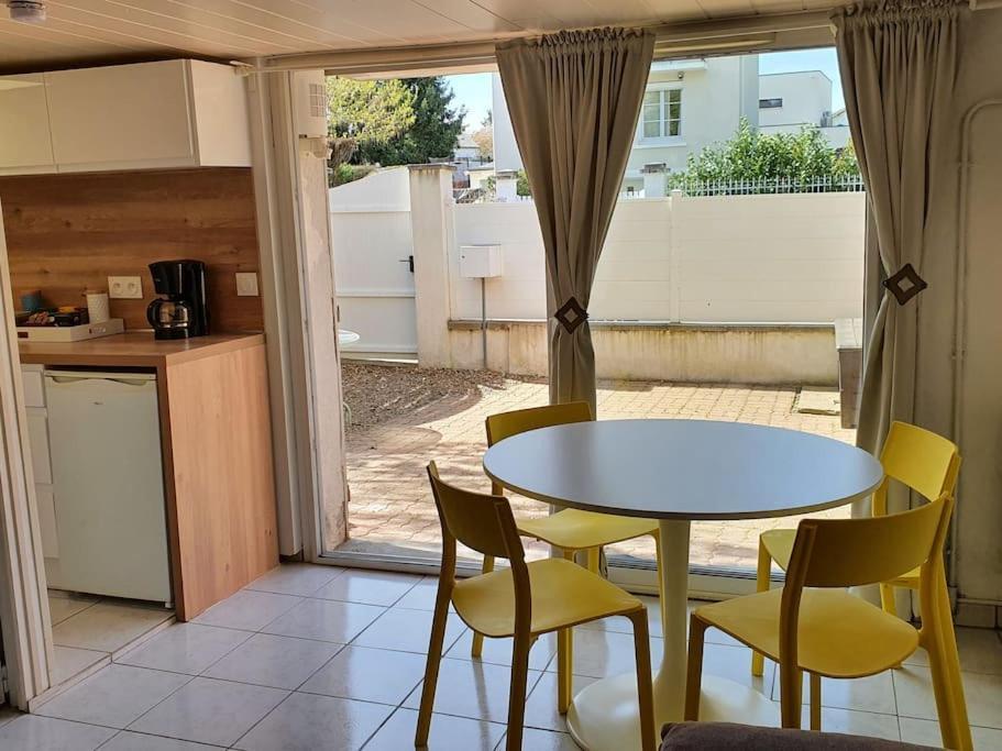 Logement Amboise Centre Avec Terrasse Privee Extérieur photo